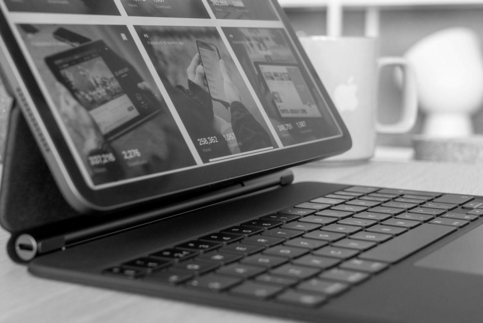 Team di consulenti finanziari graxenoritva al lavoro su strategie personalizzate